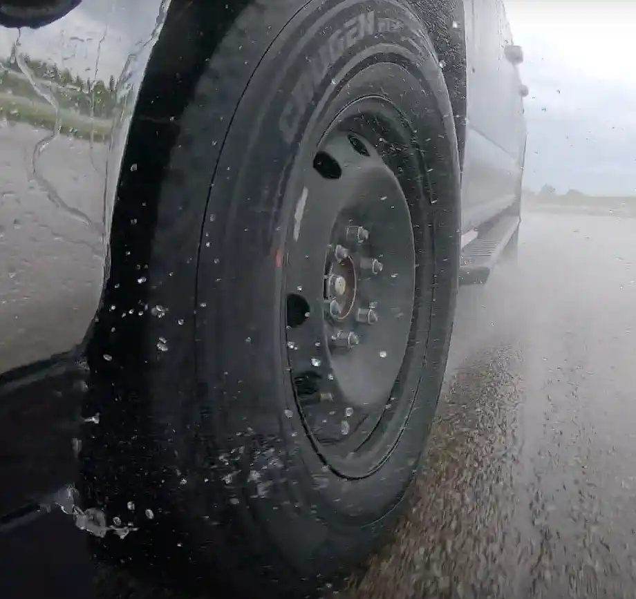 Kumho Crugen HT51 wet Experience